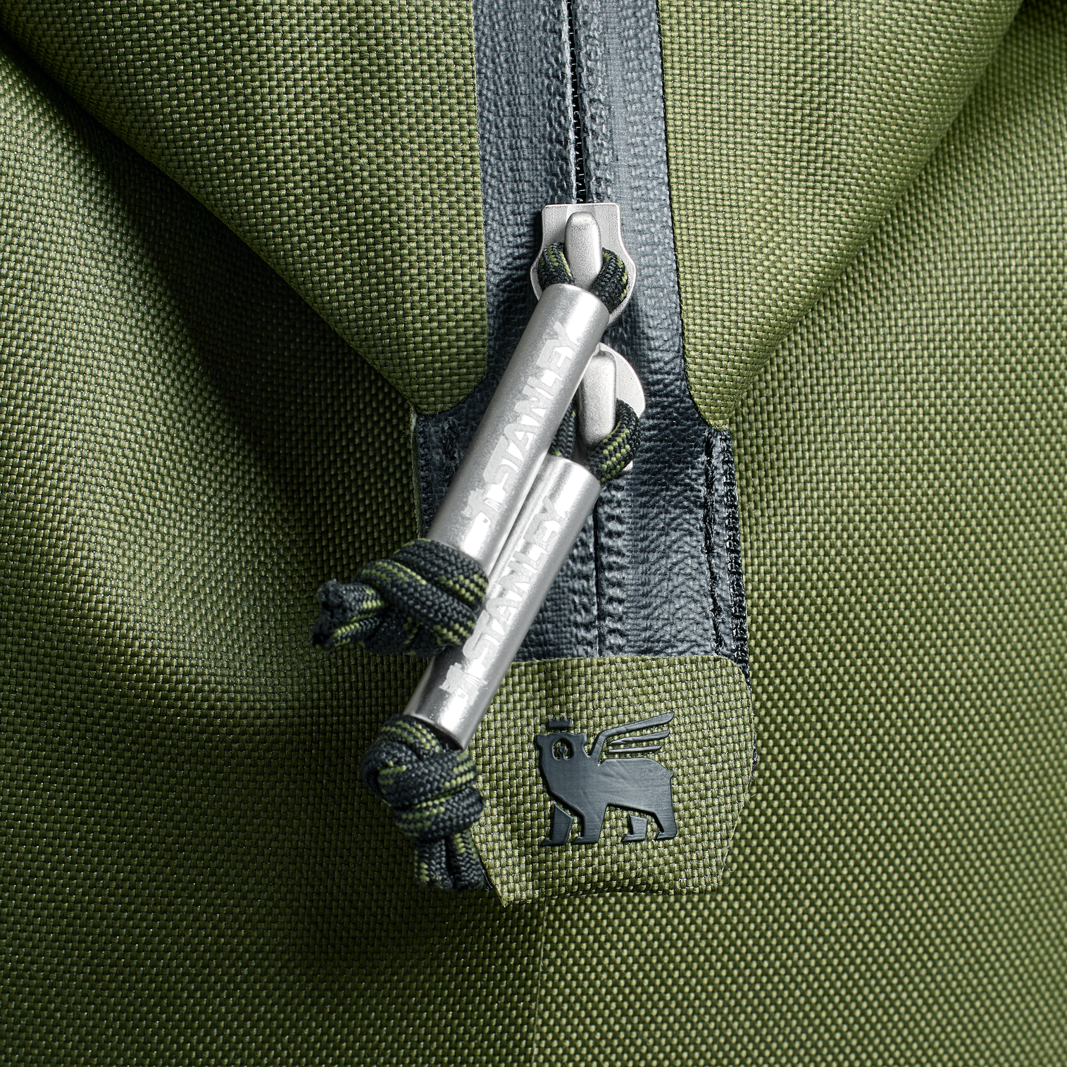 Premium All-Weather The All Day Julienne Mini Cooler D052R - Heavy-Duty Ice-Retention Food & Beverage Carrier Detail